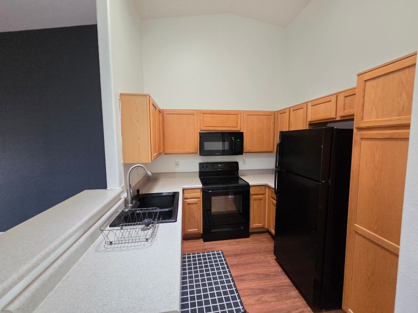 Move in Special!! 2 bed / 2 Bath Townhouse in Mesa! – photo 1