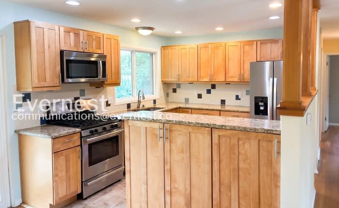 380 Martin Drive – photo 2