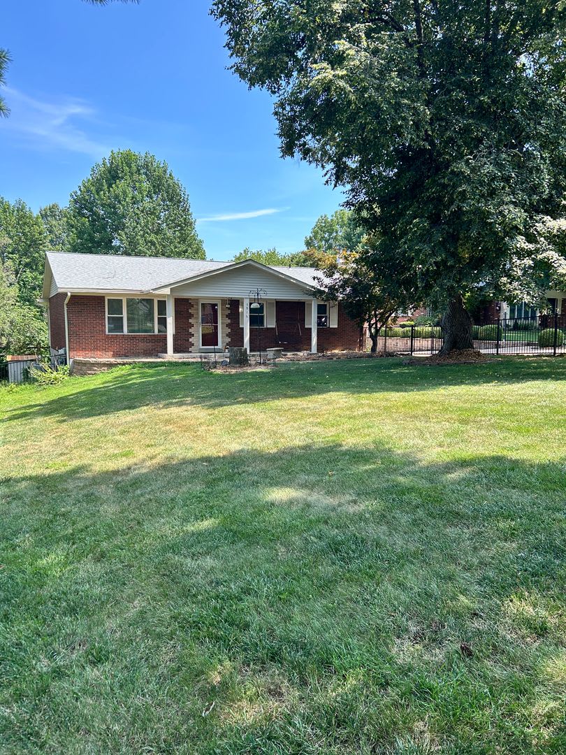 Spacious 3 Bedroom Ranch In Mehlville School District – photo 2