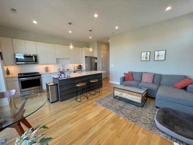 4555 North Ravenswood Ave. – photo 3
