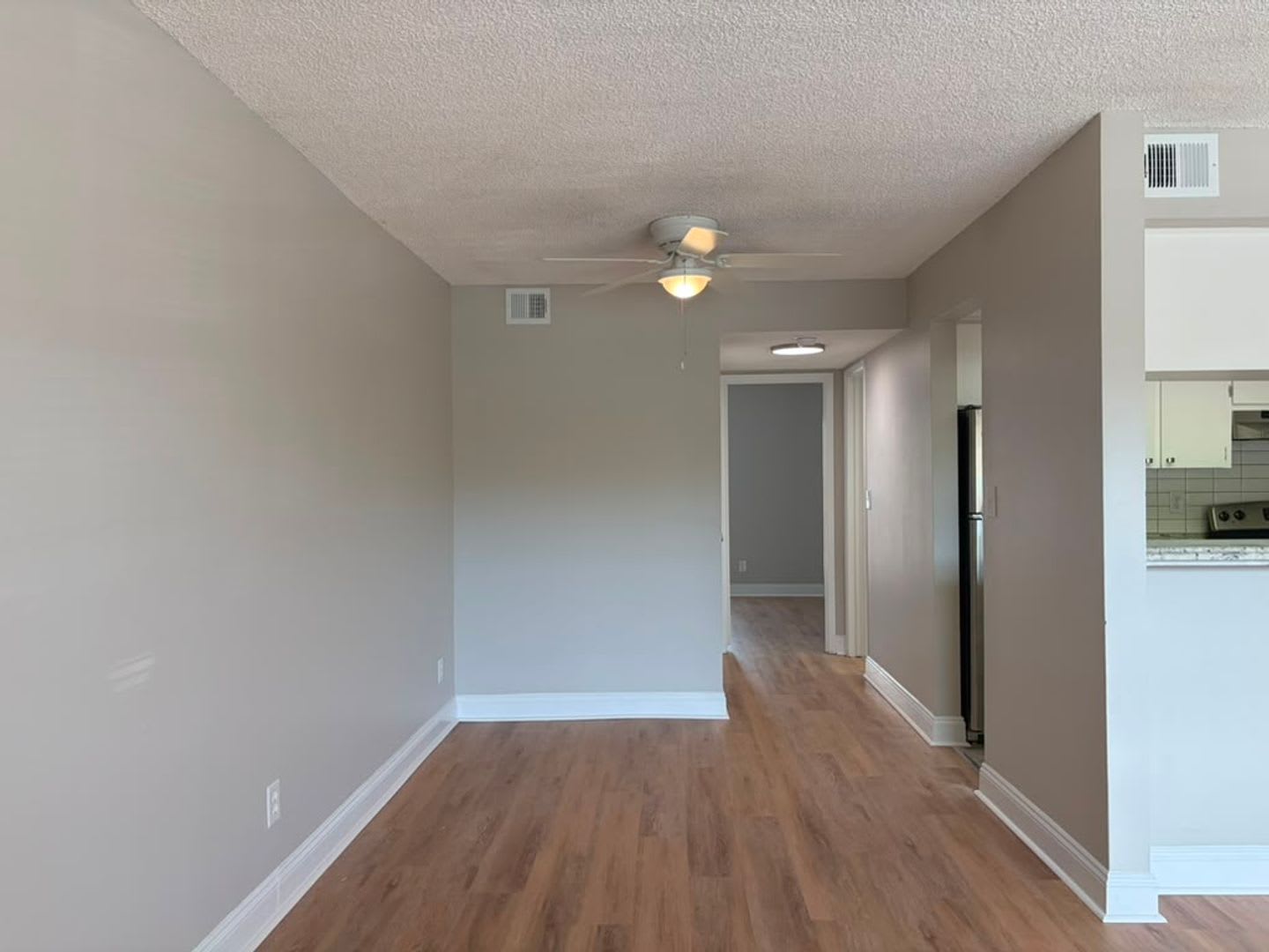 Updated One Bedroom Apartment Near Downtown Gulfport – photo 4