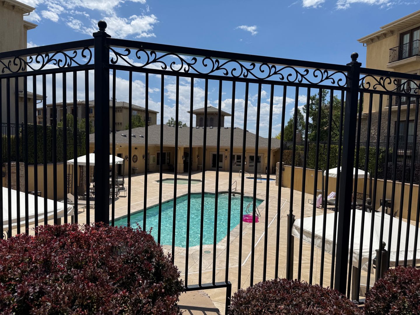 Beautiful condo with amazing amenities and a fabulous kitchen – photo 3