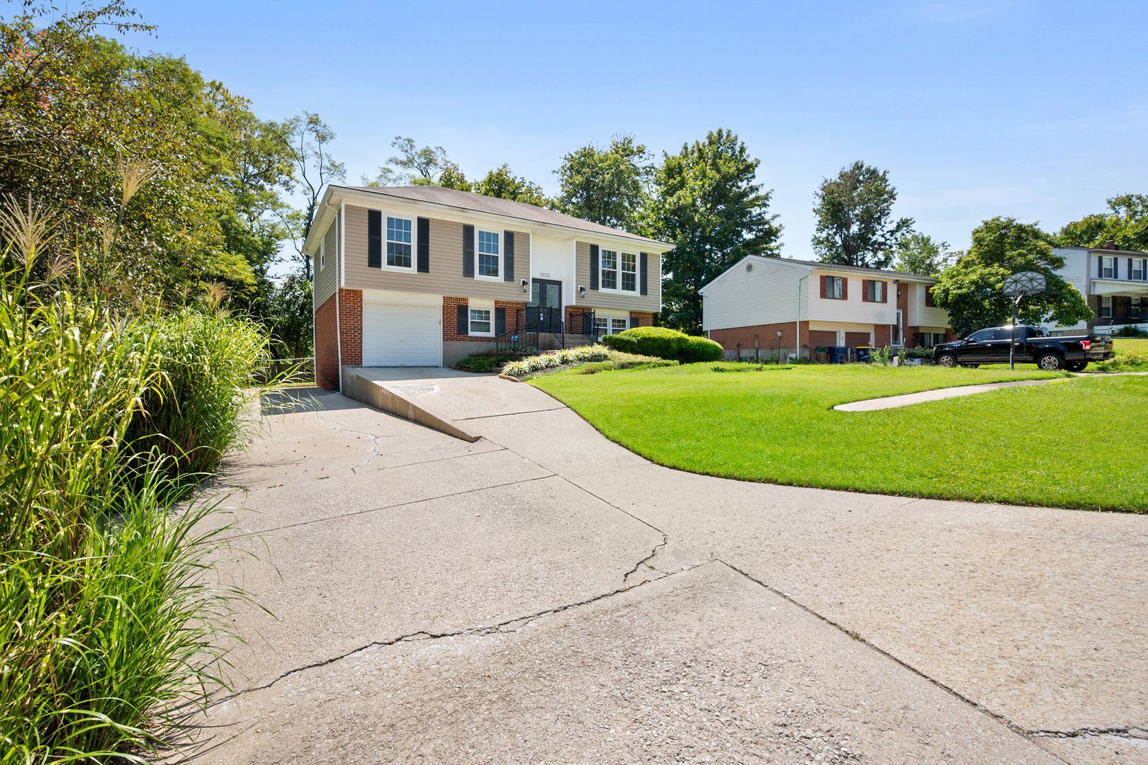 Charming 3-Bed, 2-Bath Single-Family Home on Quiet Cul-de-Sac – photo 2