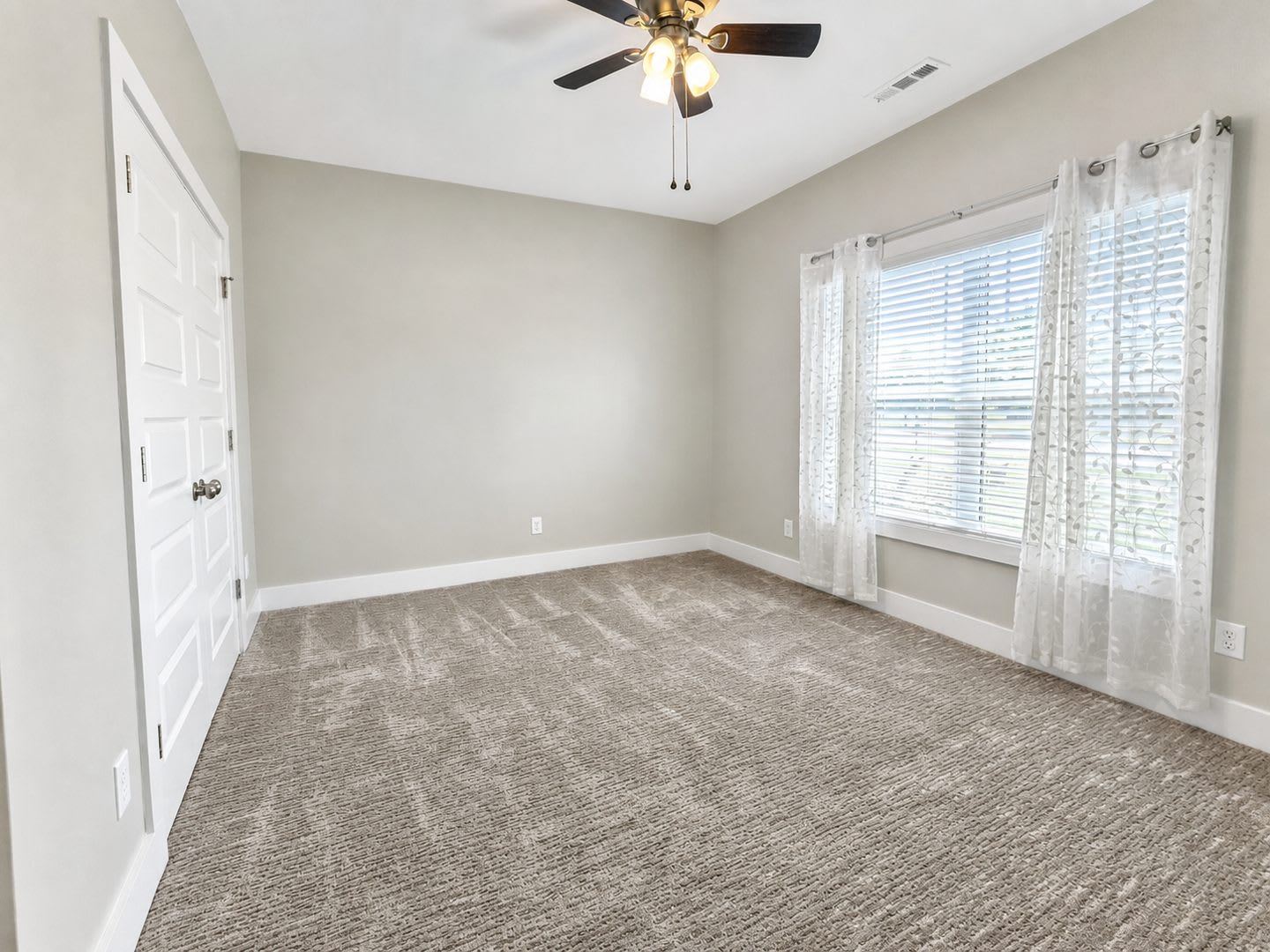 Spacious Craftsman-Style Home in Desirable Owens Cross Roads – photo 5