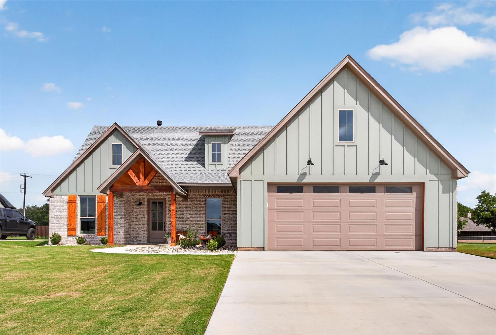 Luxury Living with Modern Farmhouse Style! – photo 2