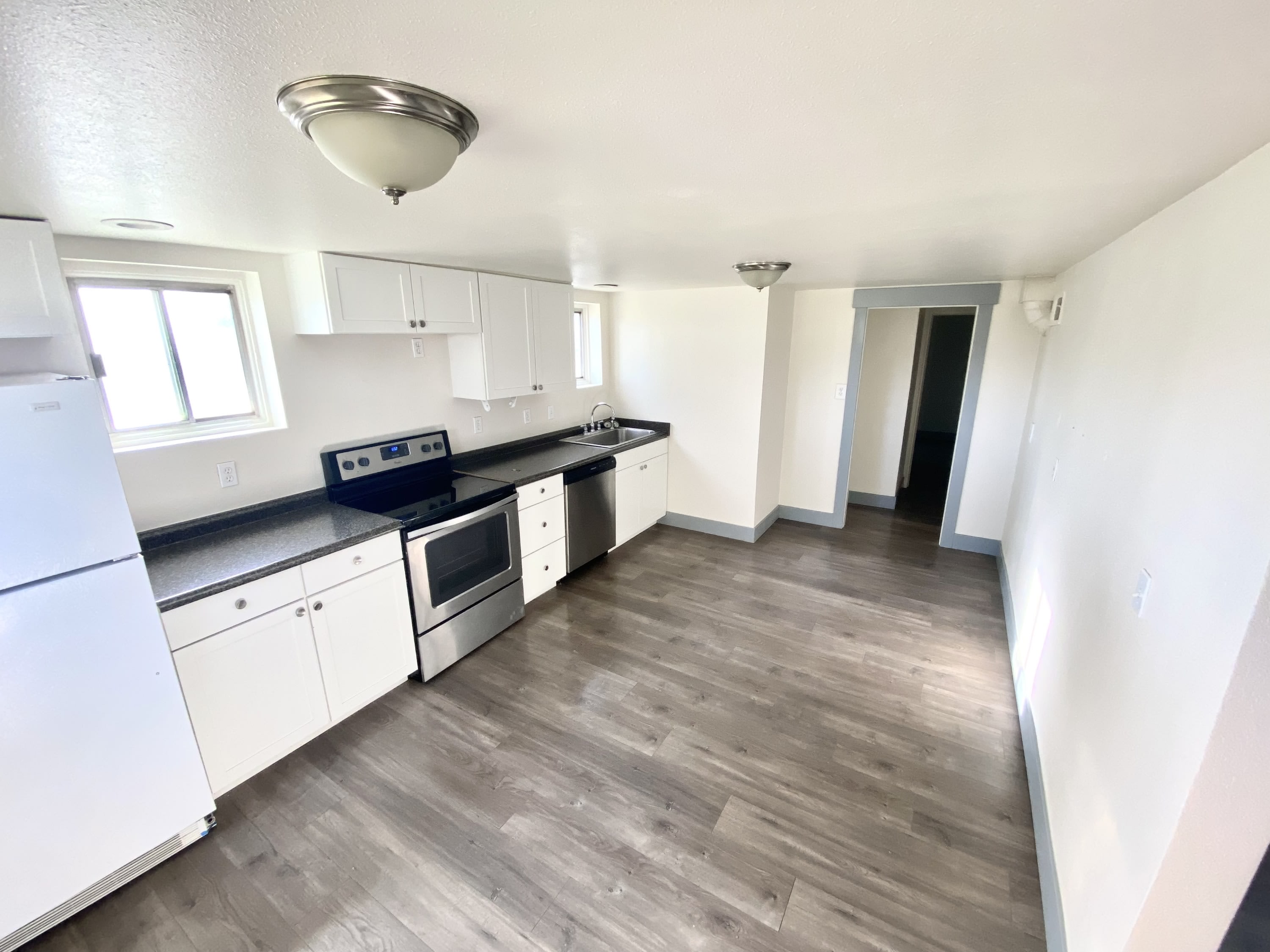 588 W Utah Ave – photo 2