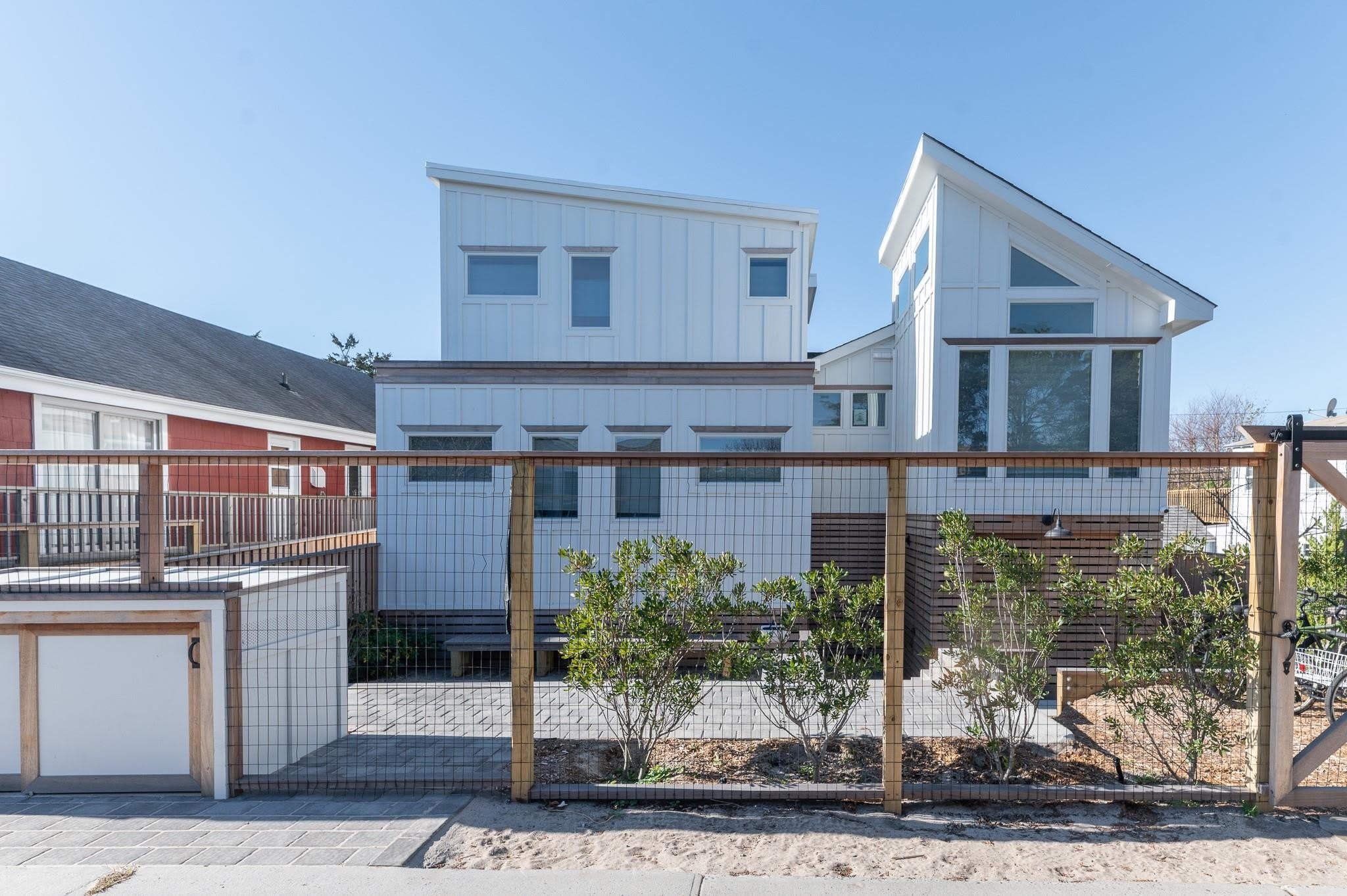 64 Bungalow Walk – photo 1
