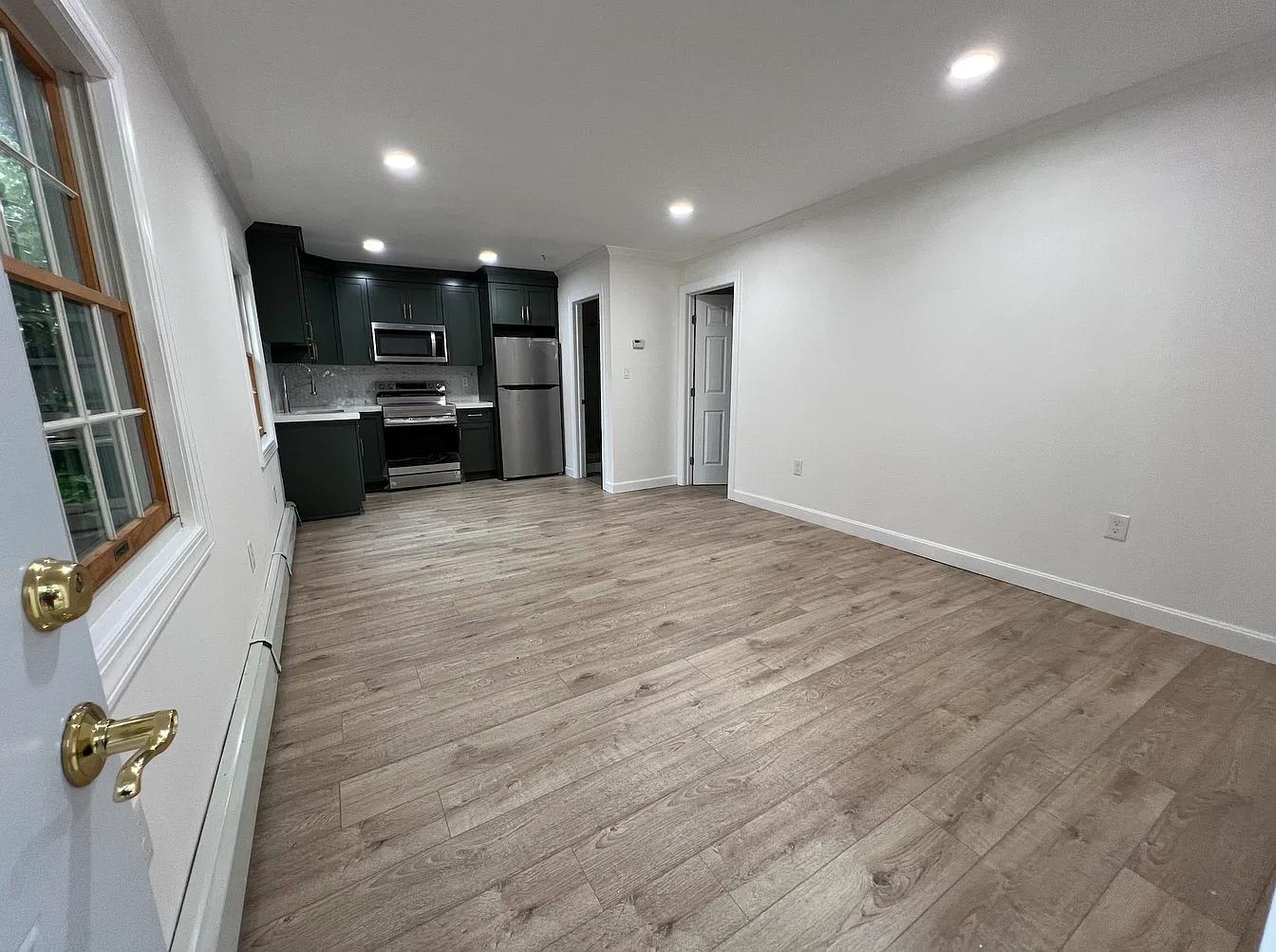 16 John St – photo 1