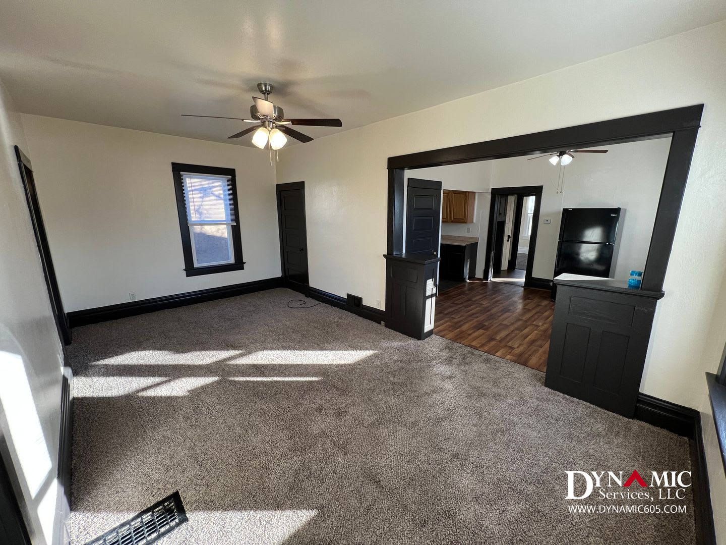 3 Bedroom, 1 Bathroom Single Family House Downtown – photo 2