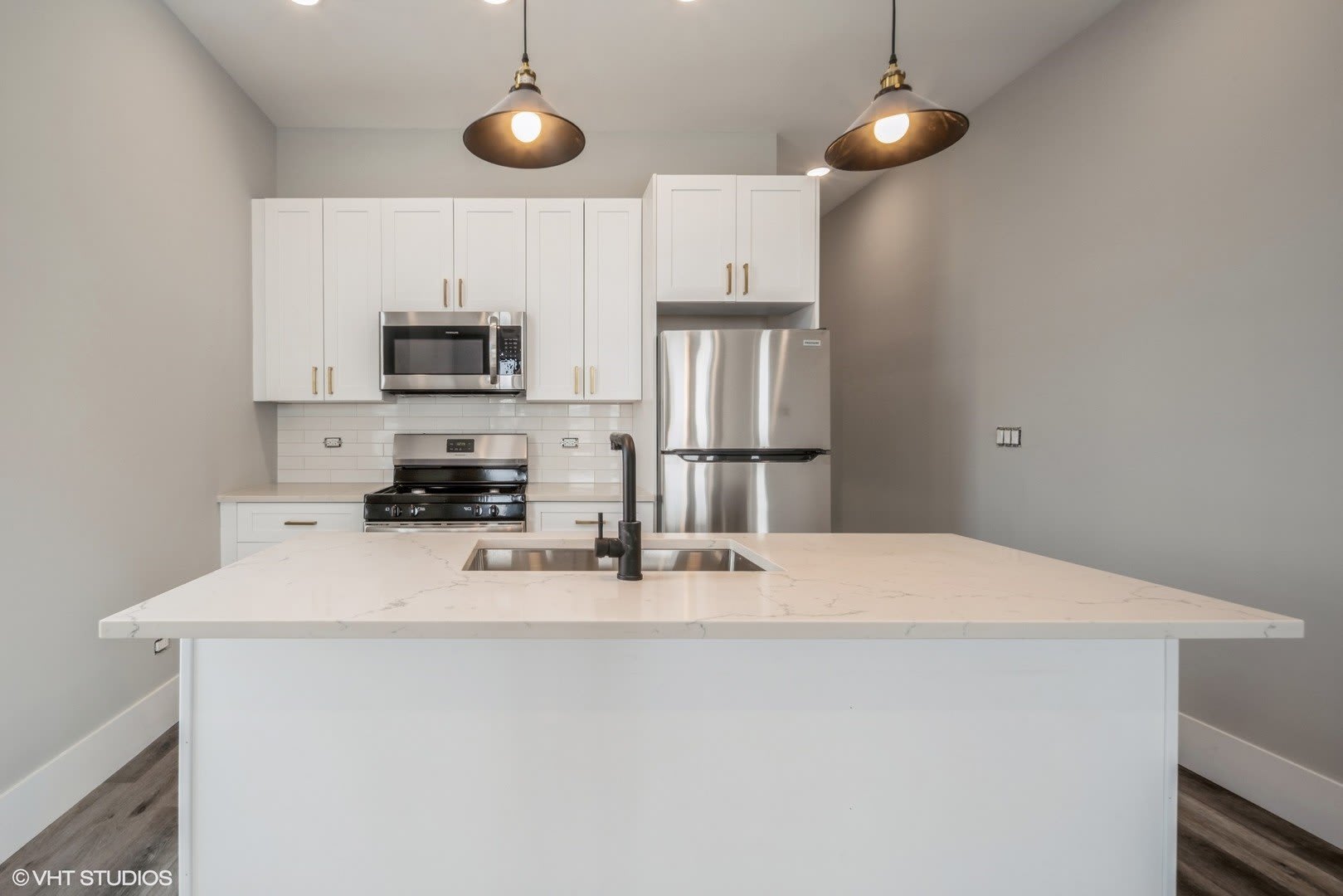 639 W 18th Street – photo 3