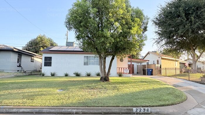 2238 Lindora Street – photo 1
