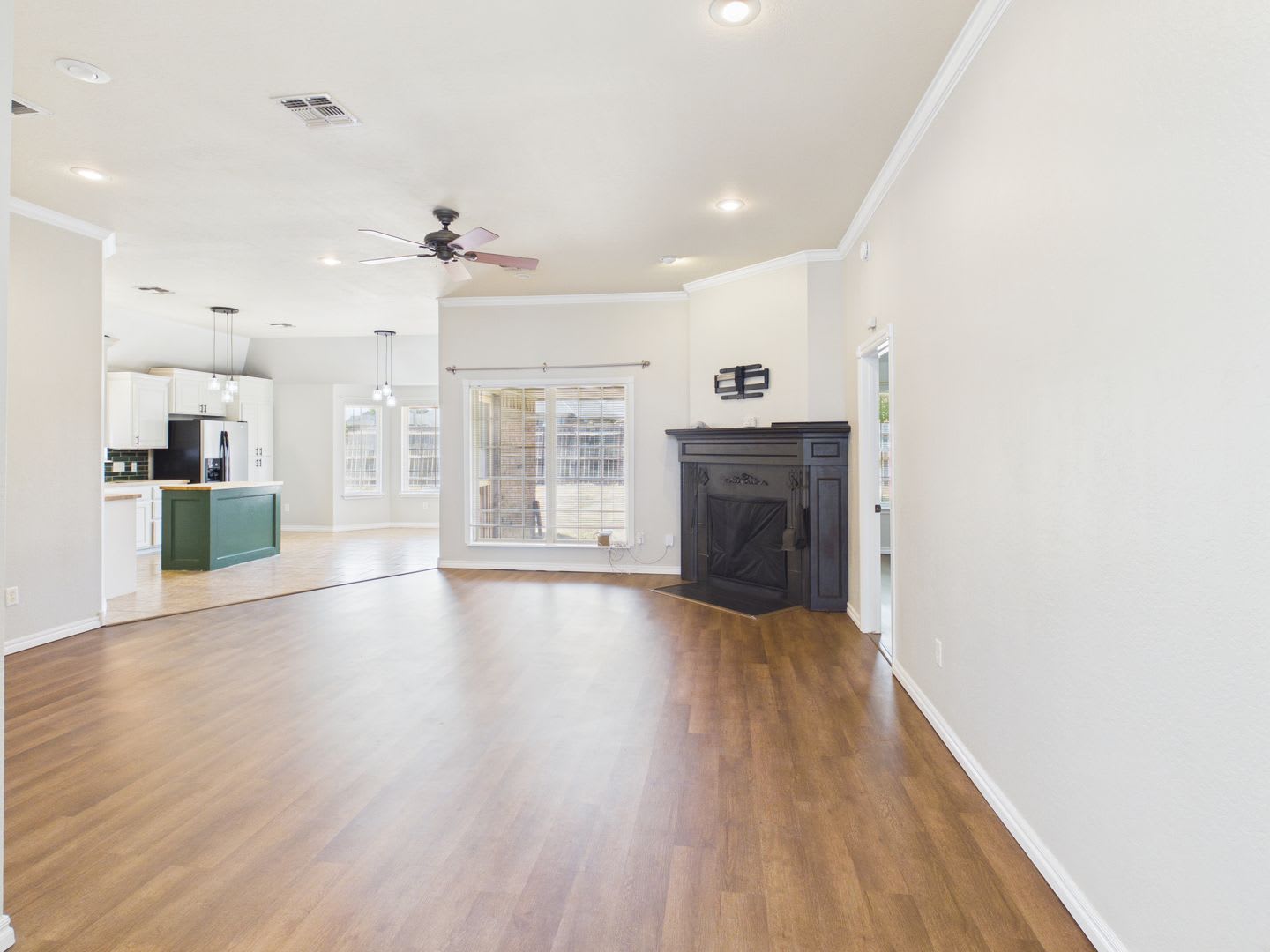 319 SW Coral – photo 3