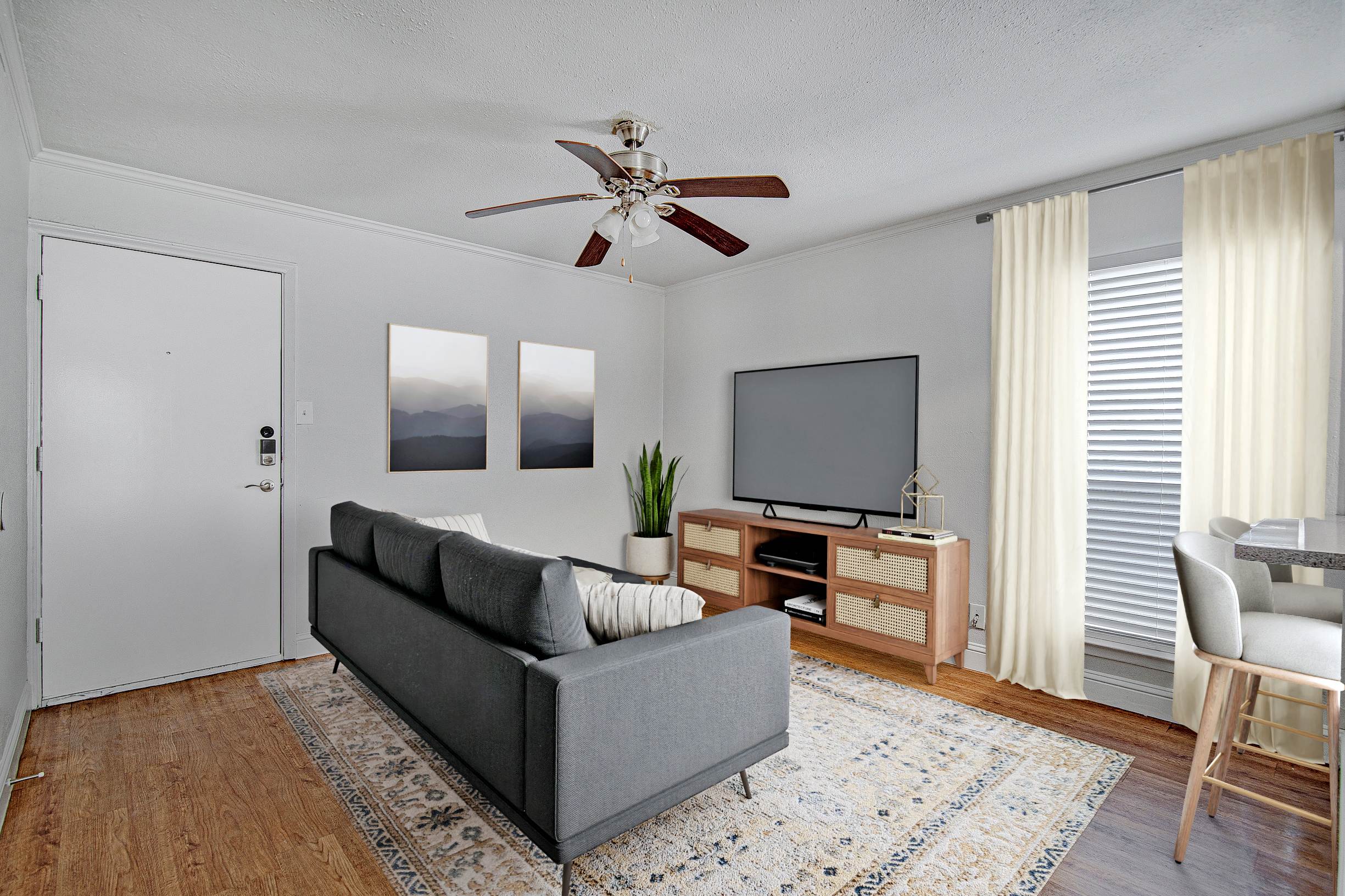 Mitchell Apartments – photo 1
