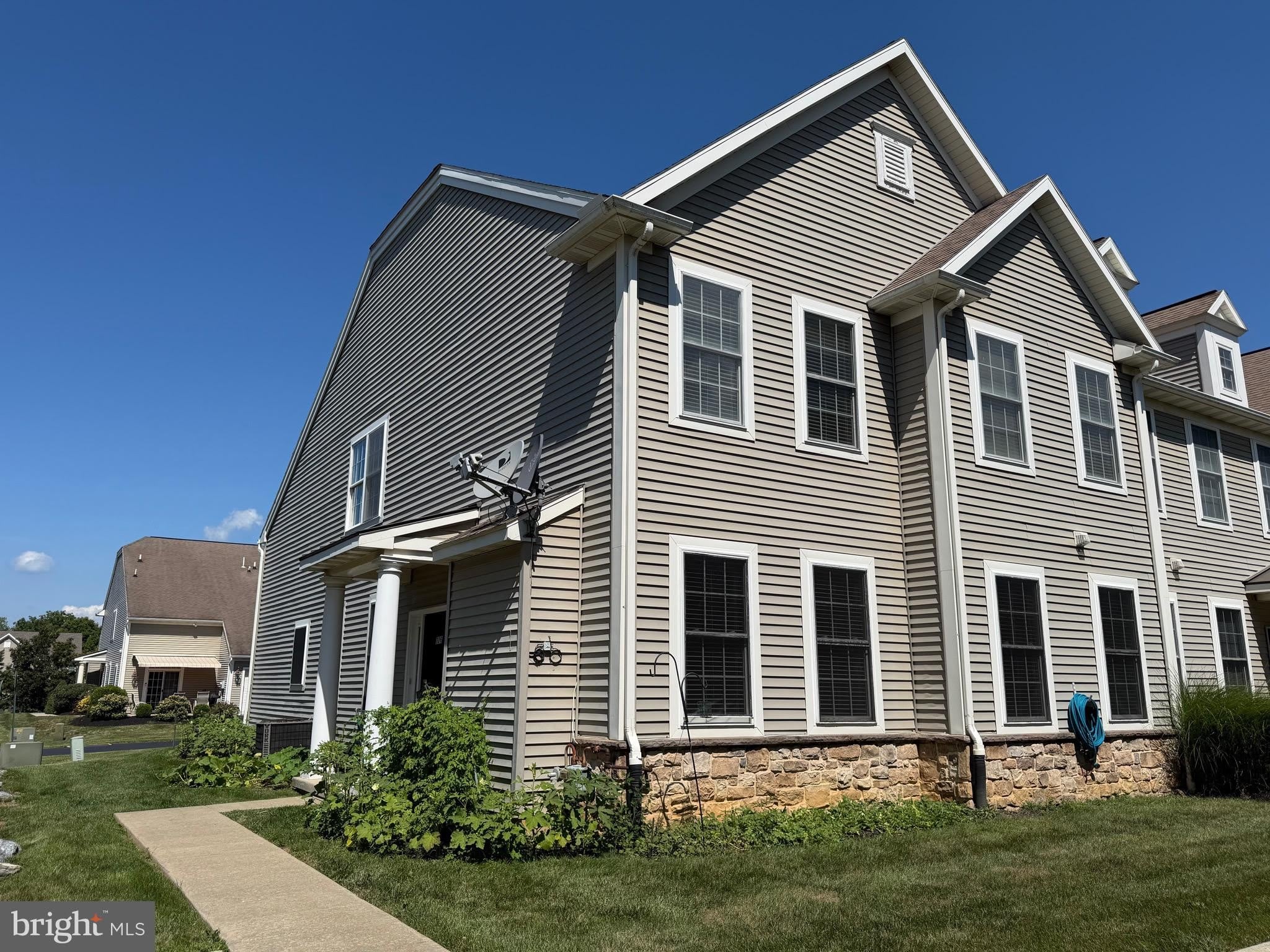 226 Springmont Drive – photo 2