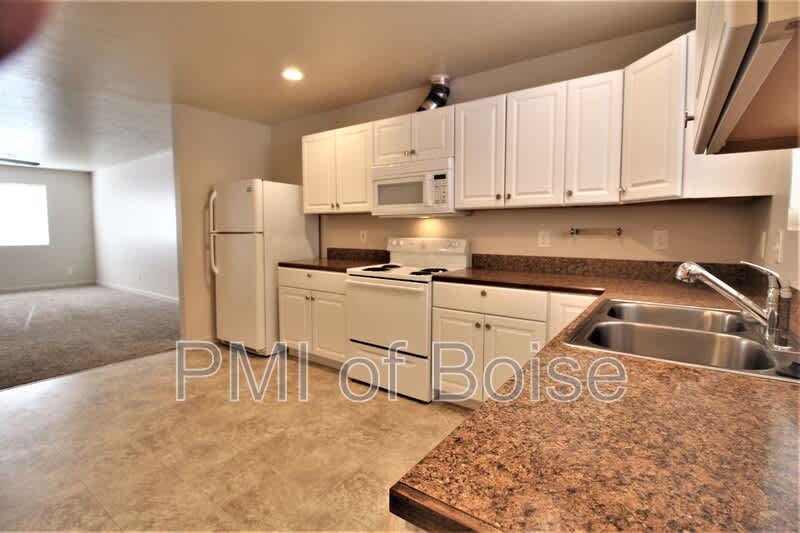 620 10th Ave S – photo 2