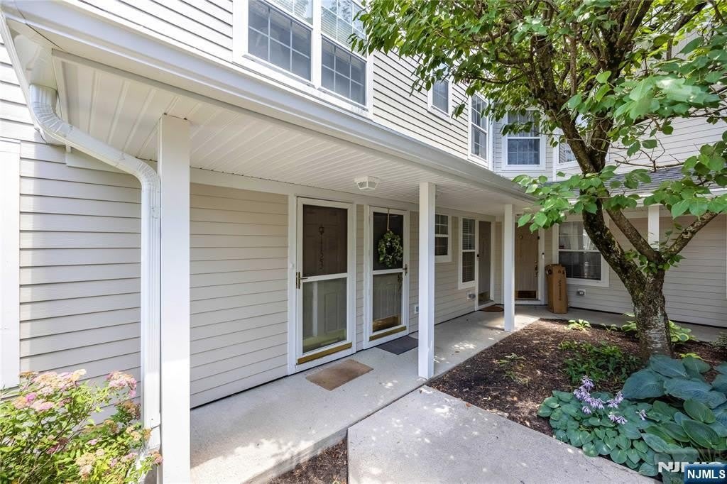 1123 Hyde Park Court – photo 2