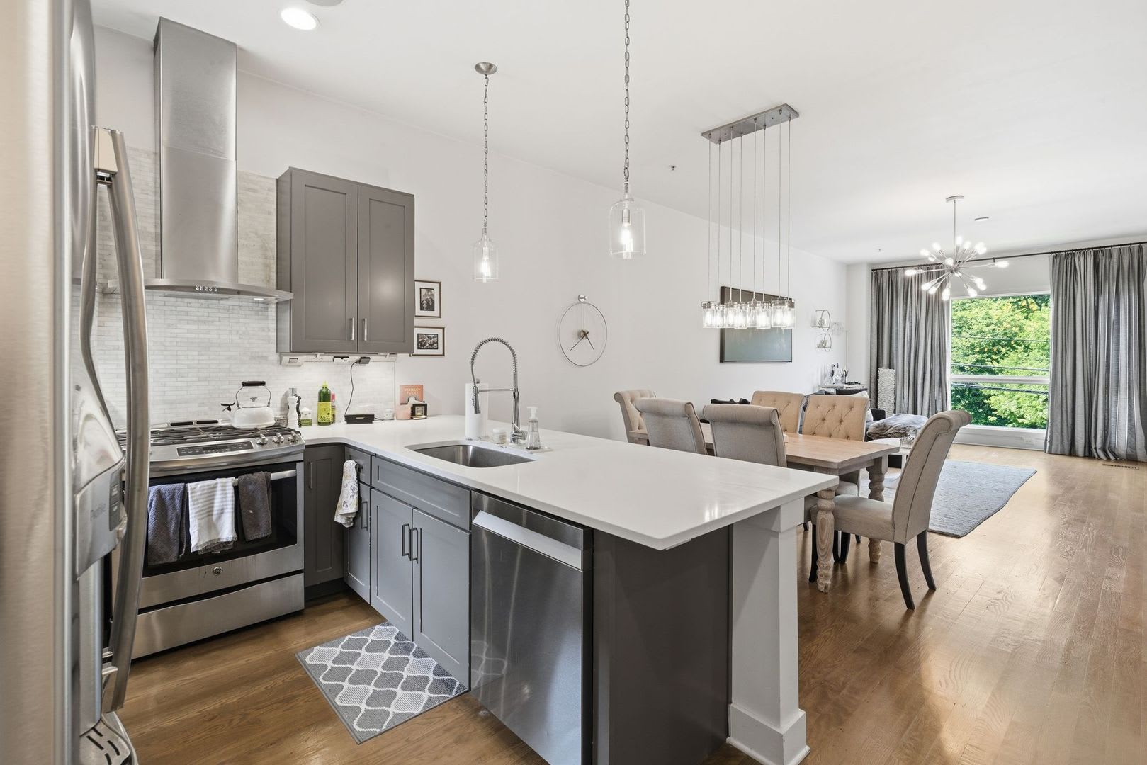 12 South Living Reimagined Modern 3Bd 3 5Ba Townhome With 2 Car Garage Washer Dryer Included 500 Rent Credit Lease By Sept 1St – photo 5