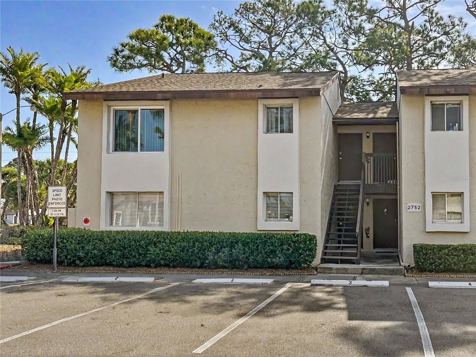 2752 HIDDEN LAKE Boulevard – photo 2
