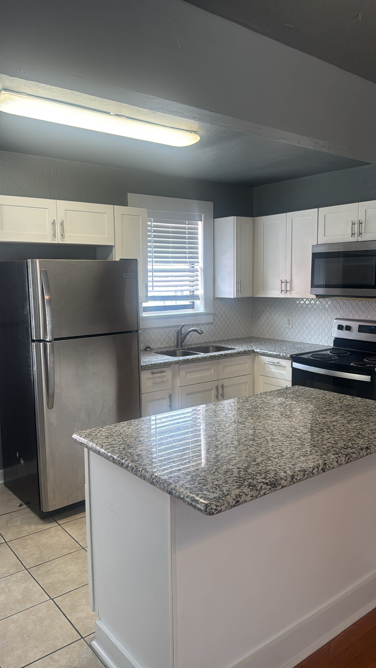 621 Laurel St – photo 1