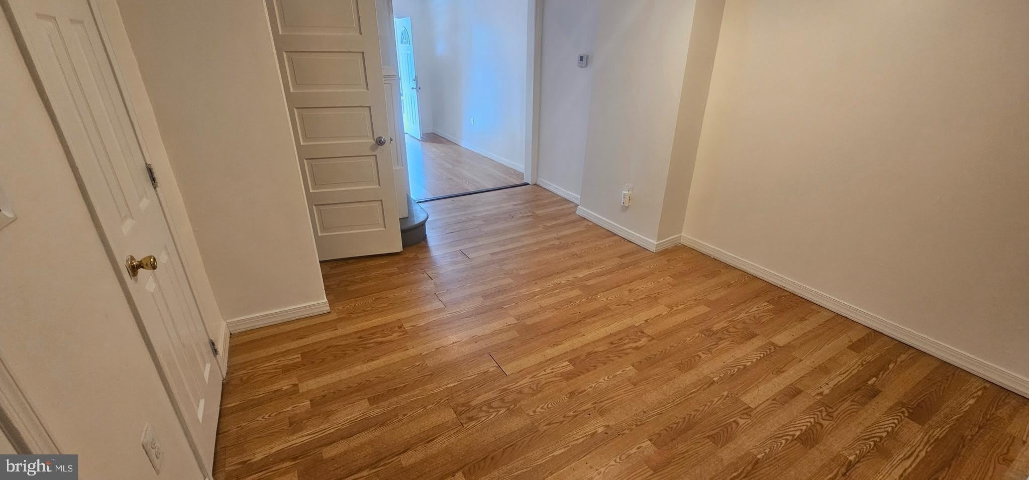 2548 OSWEGO Avenue – photo 5