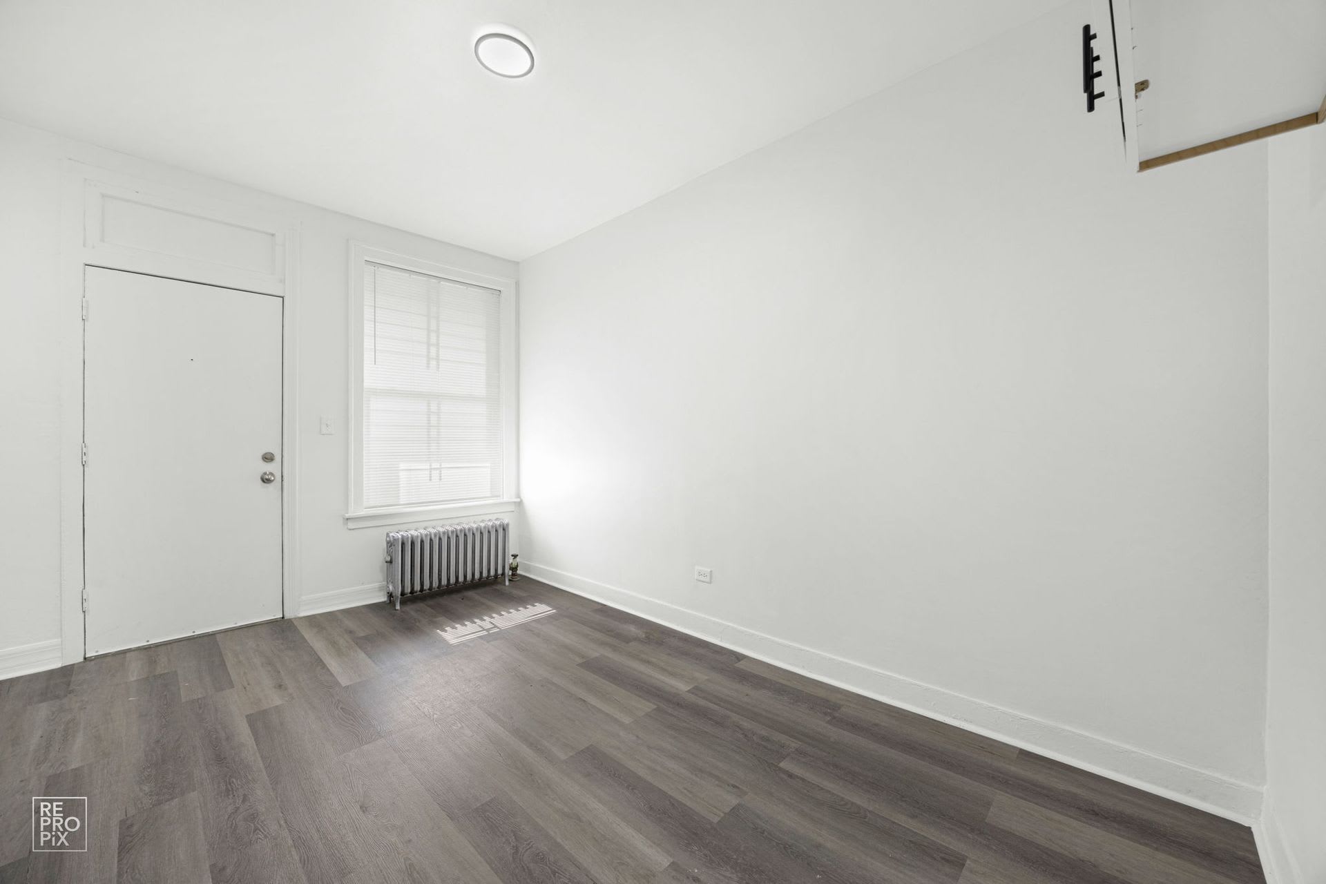 8101 S Drexel Ave – photo 4