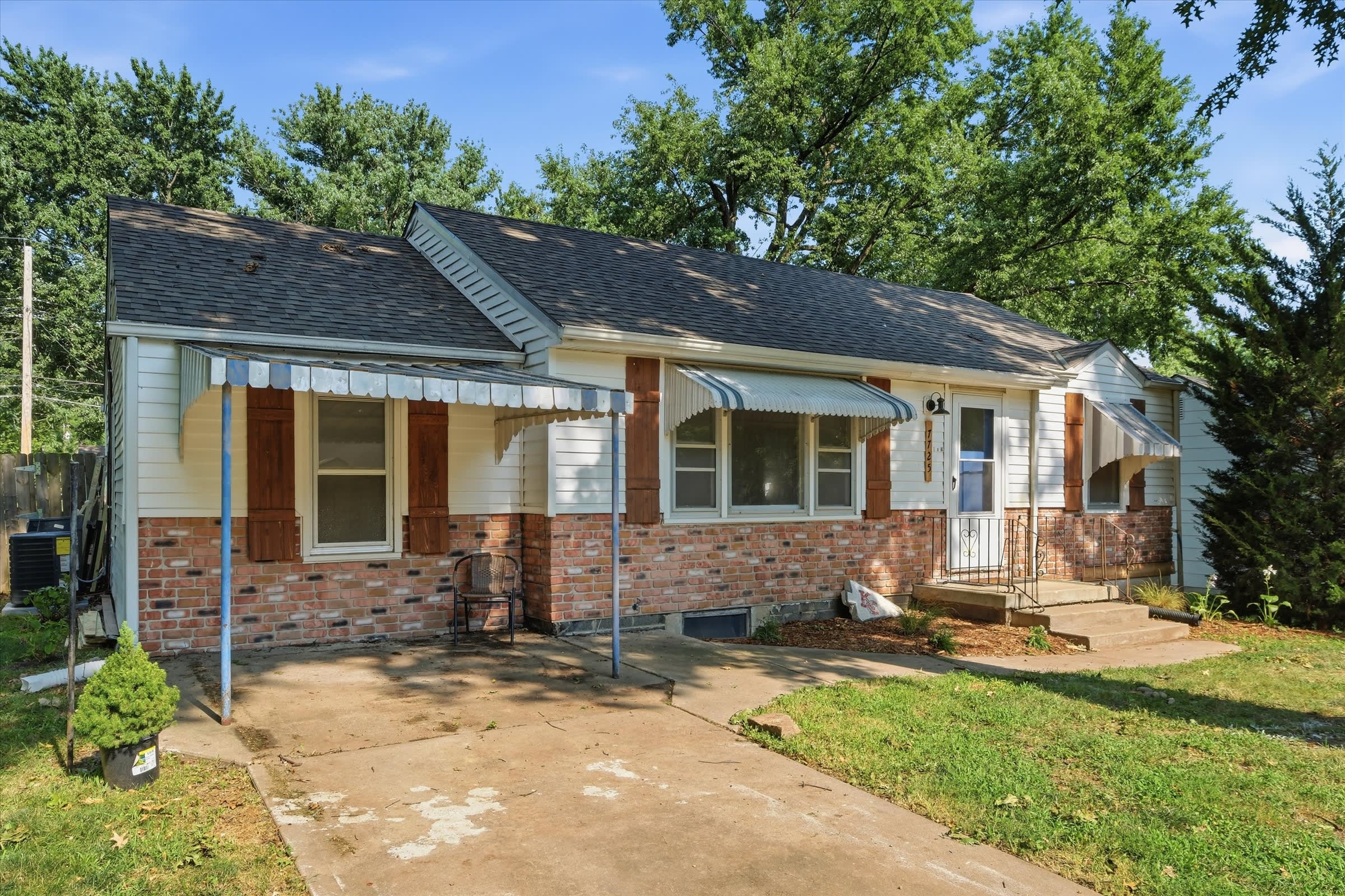 7725 Robinson Street – photo 4
