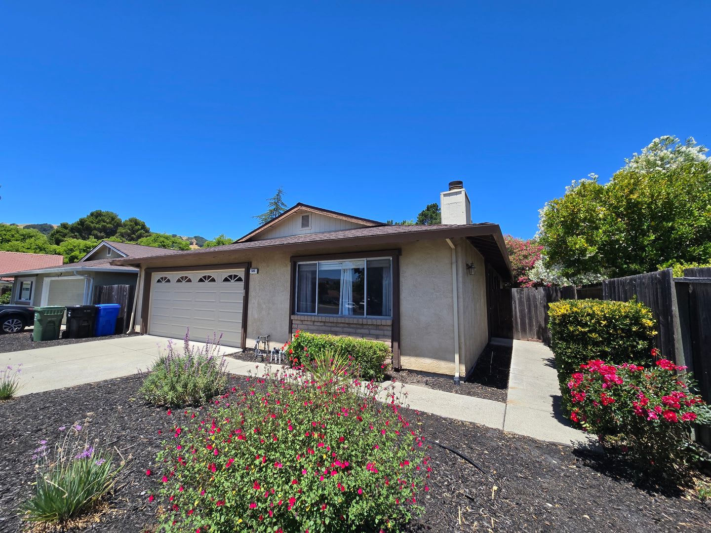 Gorgeous 3 Bedroom, 2 Bath home in great location – photo 5