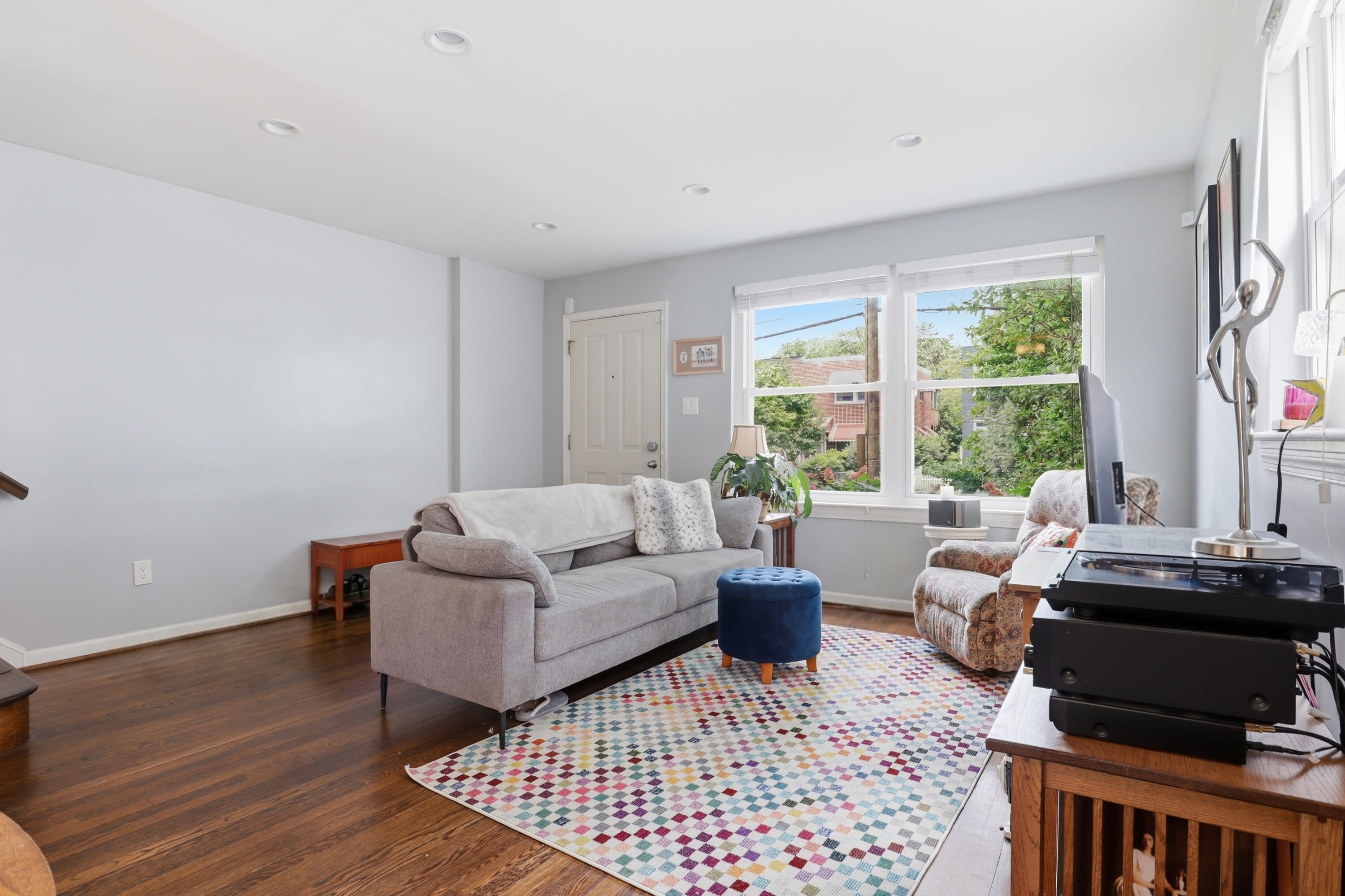 521 Madison Street NE – photo 4