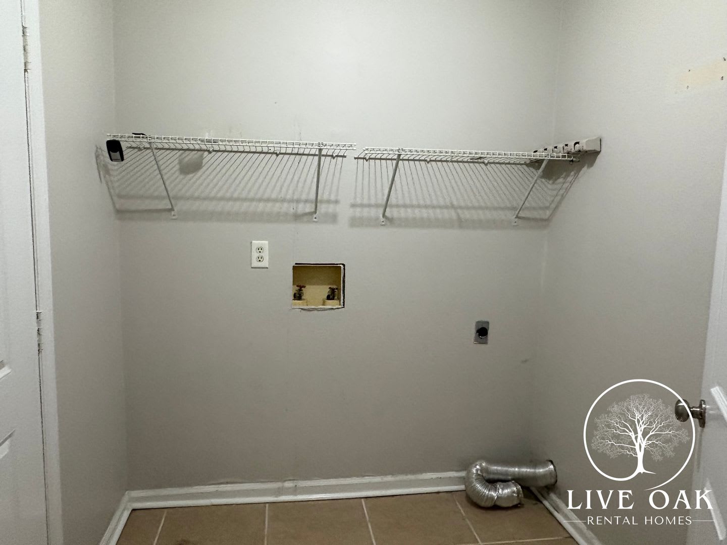MOVE-IN SPECIAL: $500 OFF 1st MONTH'S RENT!** – photo 3