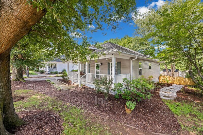215 6th St. – photo 2