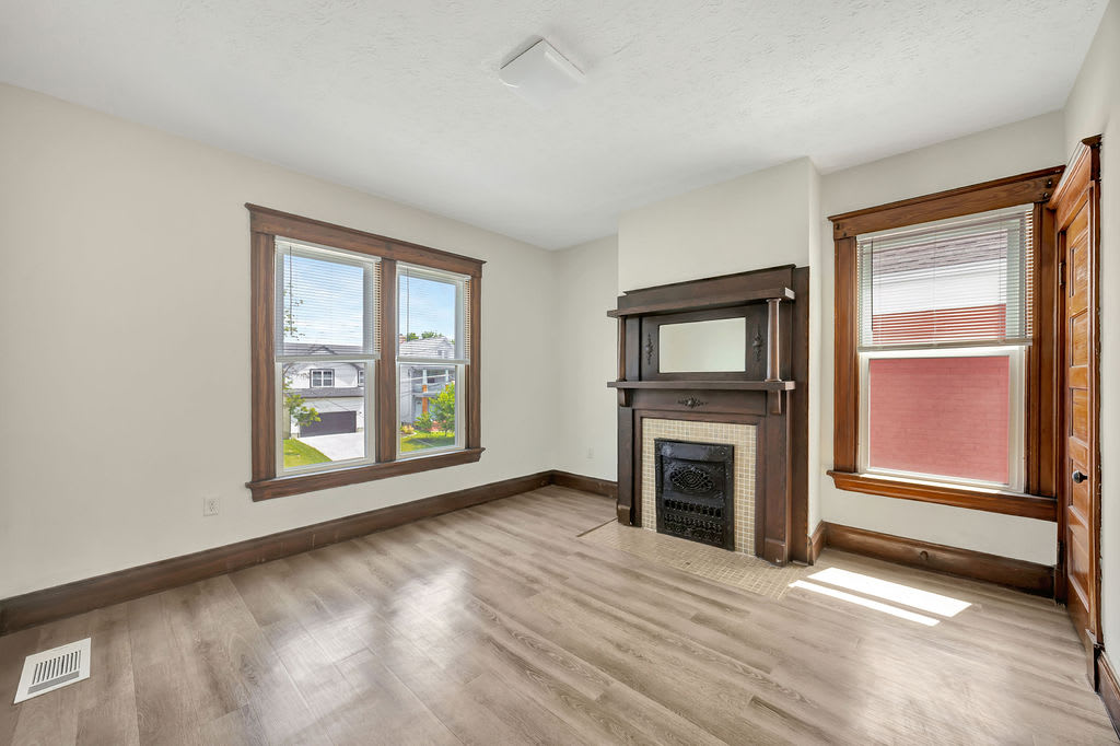 2421 Kenilworth Avenue 2 – photo 5