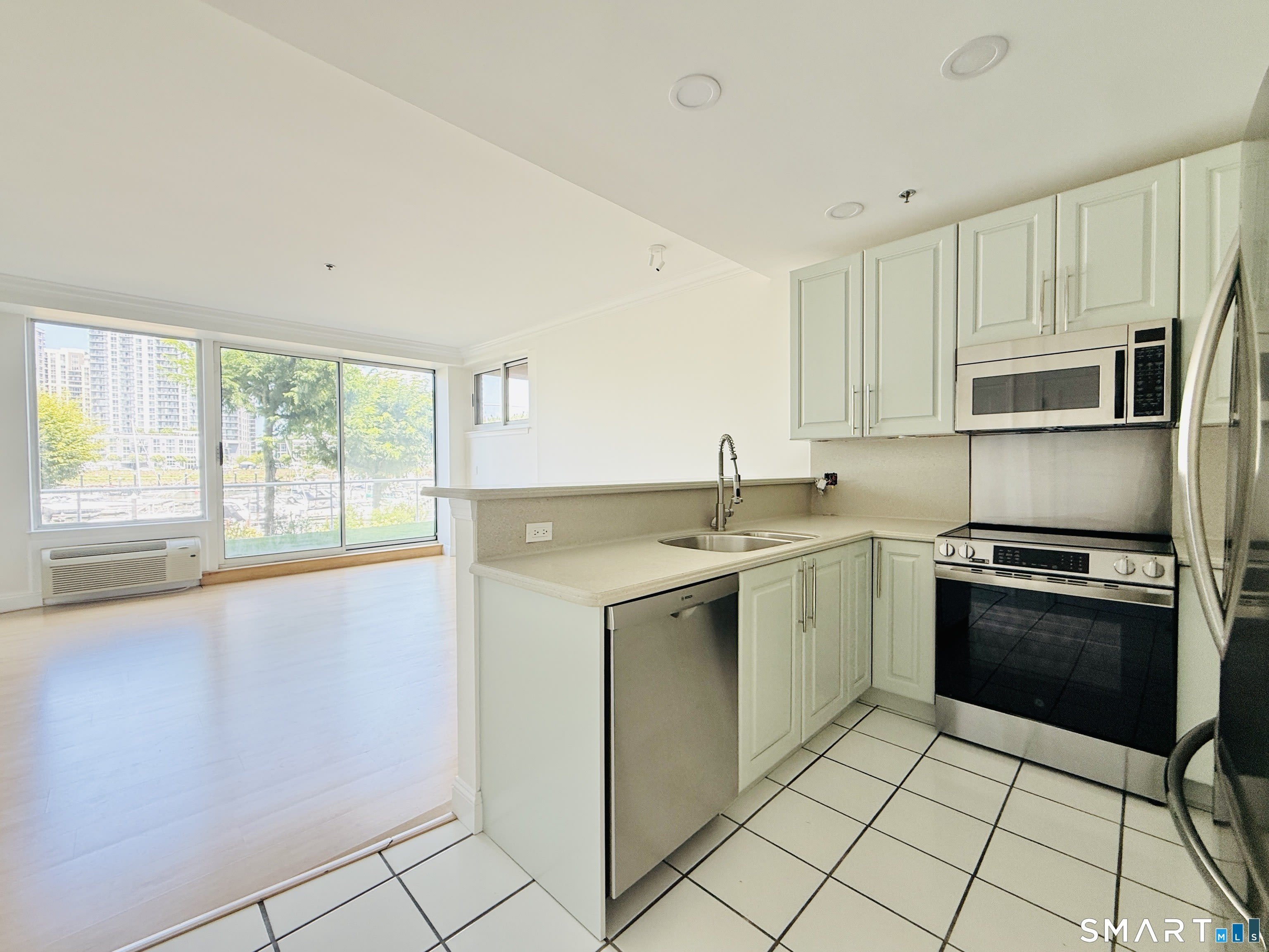 98 Southfield Avenue – photo 3
