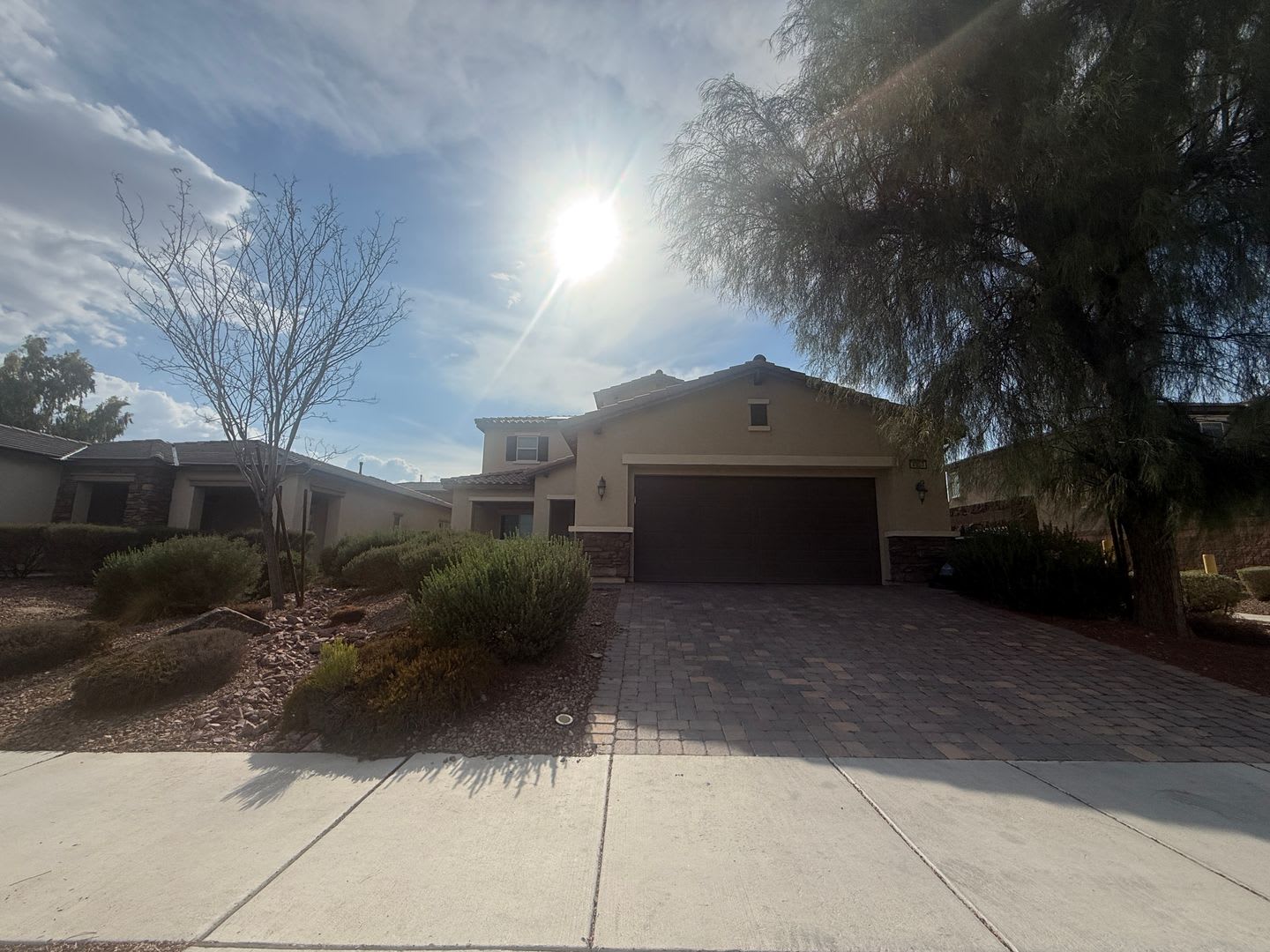5 bedrooms 3 bathrooms plus large Den located in Las Vegas! – photo 3