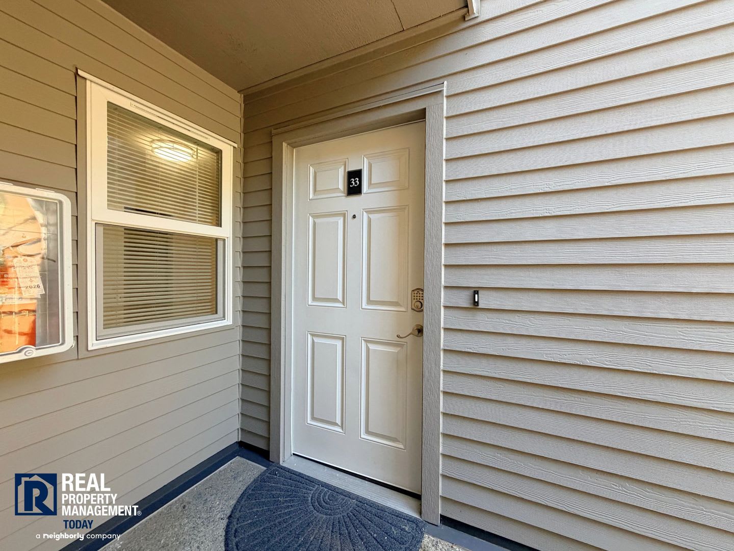Saybrook Condo! 1 Bed/1 Bath with In-Unit Washer &amp; Dryer &amp; Covered Patio! – photo 4