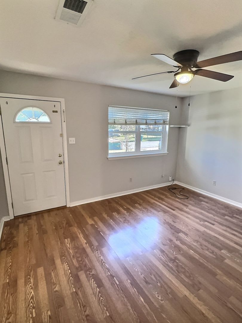 3 Bedroom 1.5 Bathroom home in Ocean Springs School District – photo 2