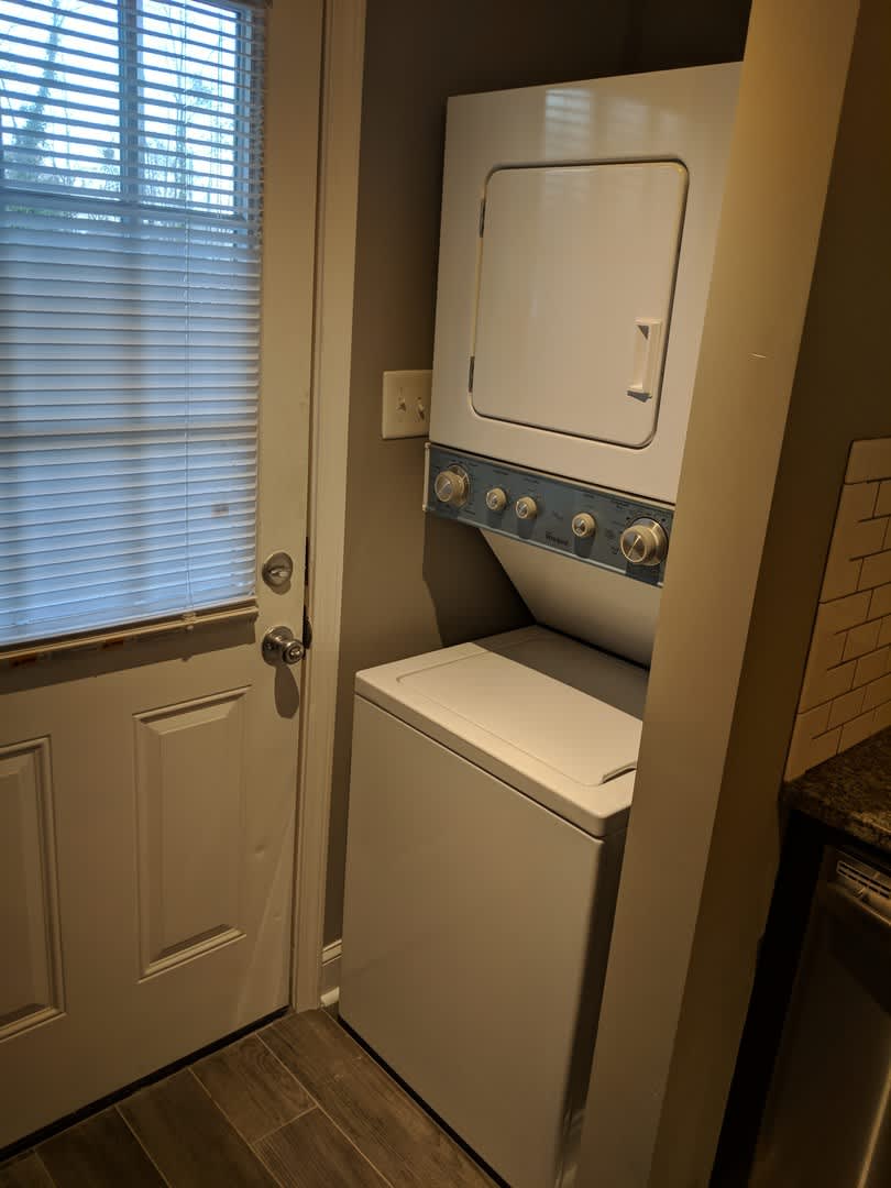 Frost Courtyard Apartments – photo 3