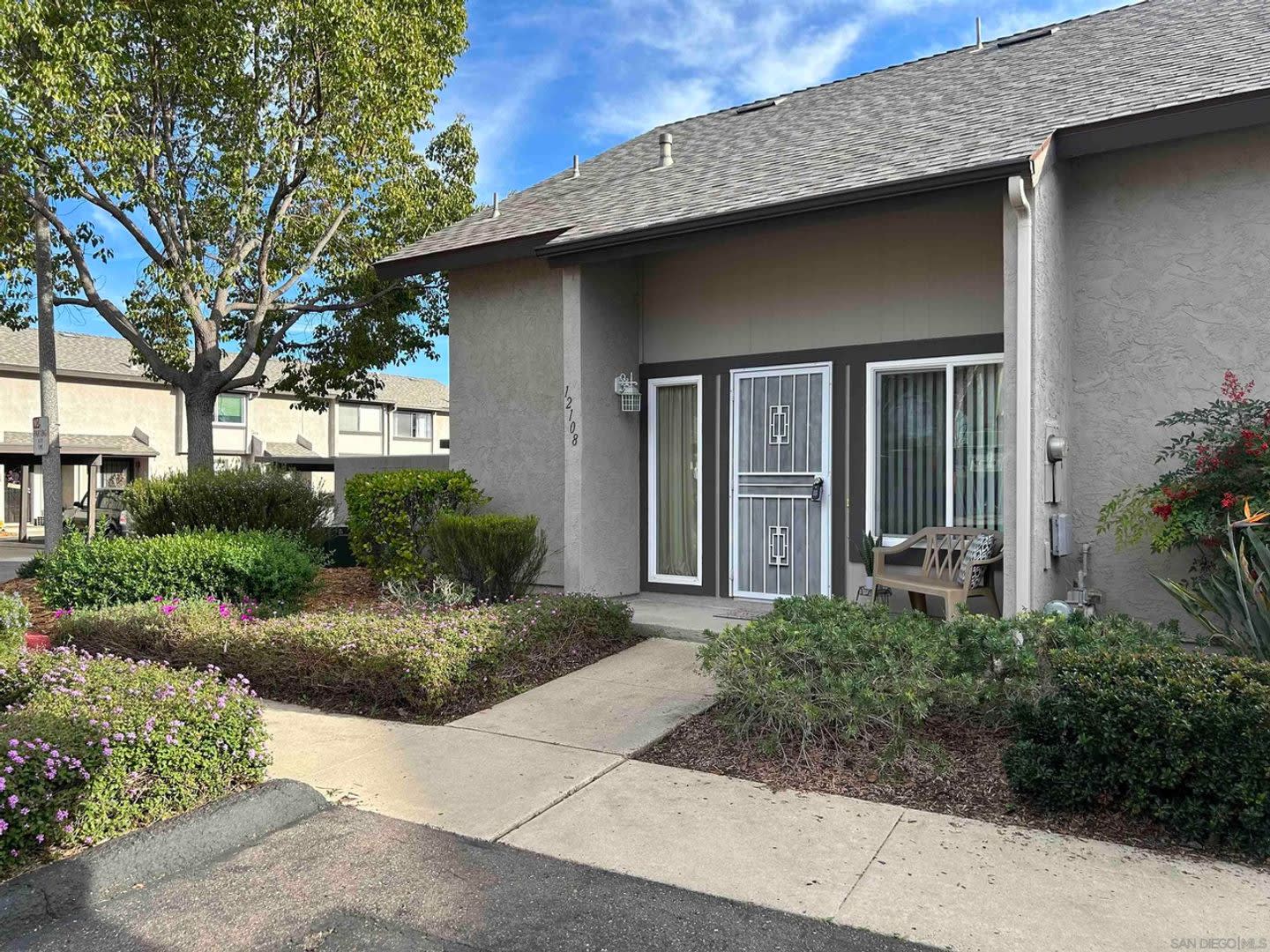 Charming 3 Bedroom Townhome in Poway! – photo 3