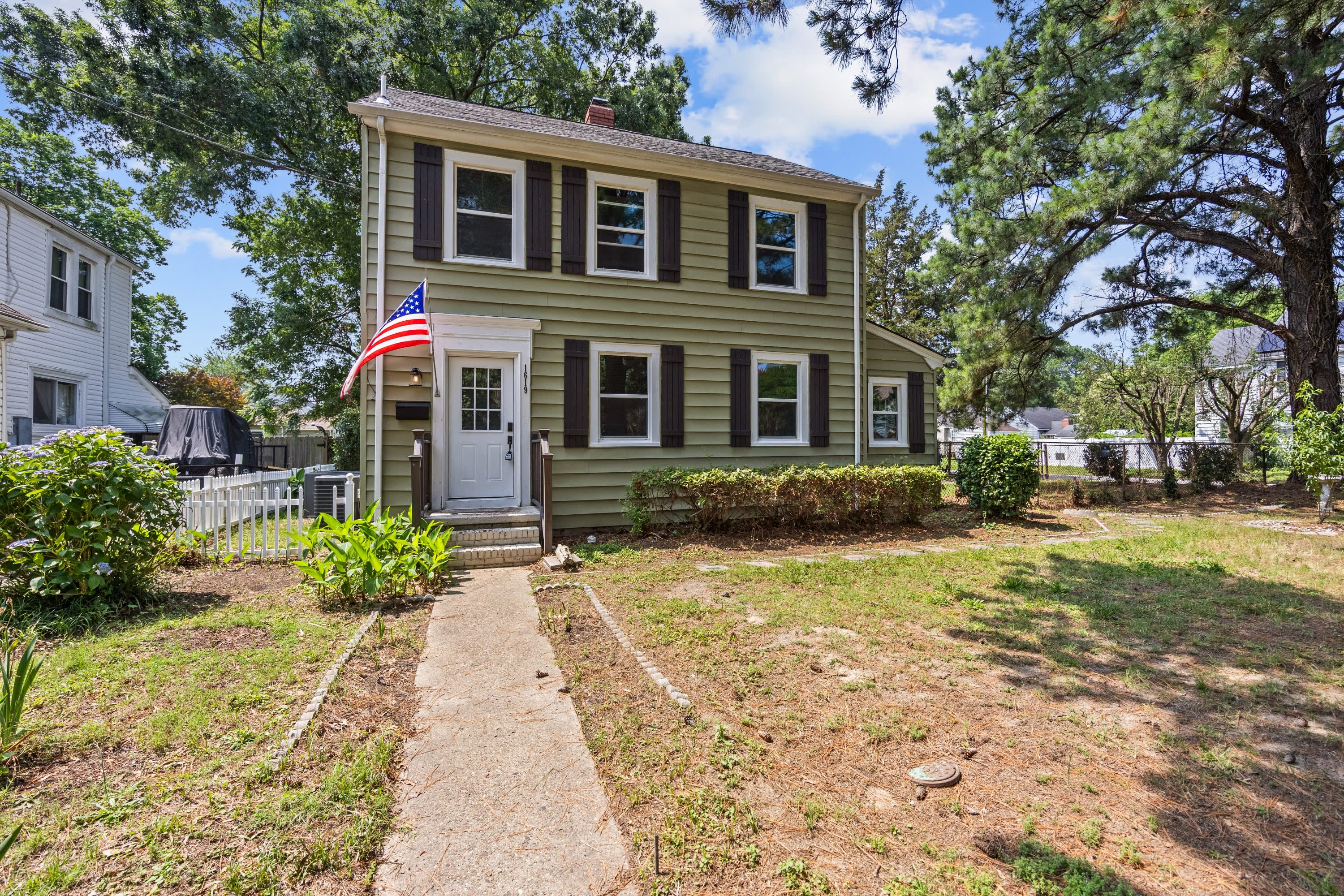 1619 Bain Street – photo 2