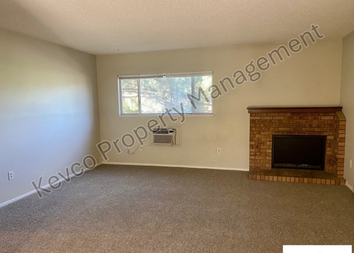Great Condo by Foothills Mall! – photo 3