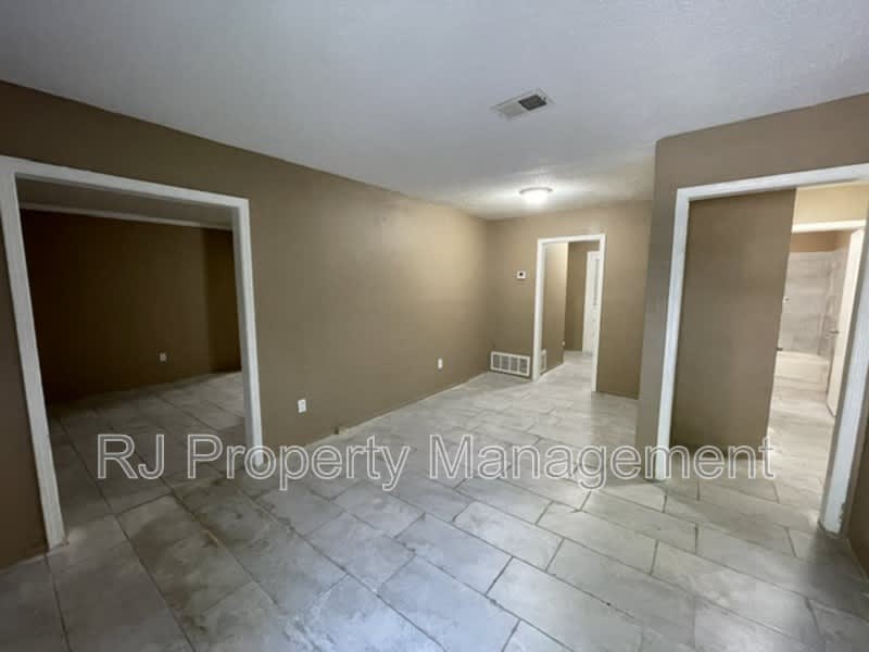1766 Cincinnati Rd – photo 3