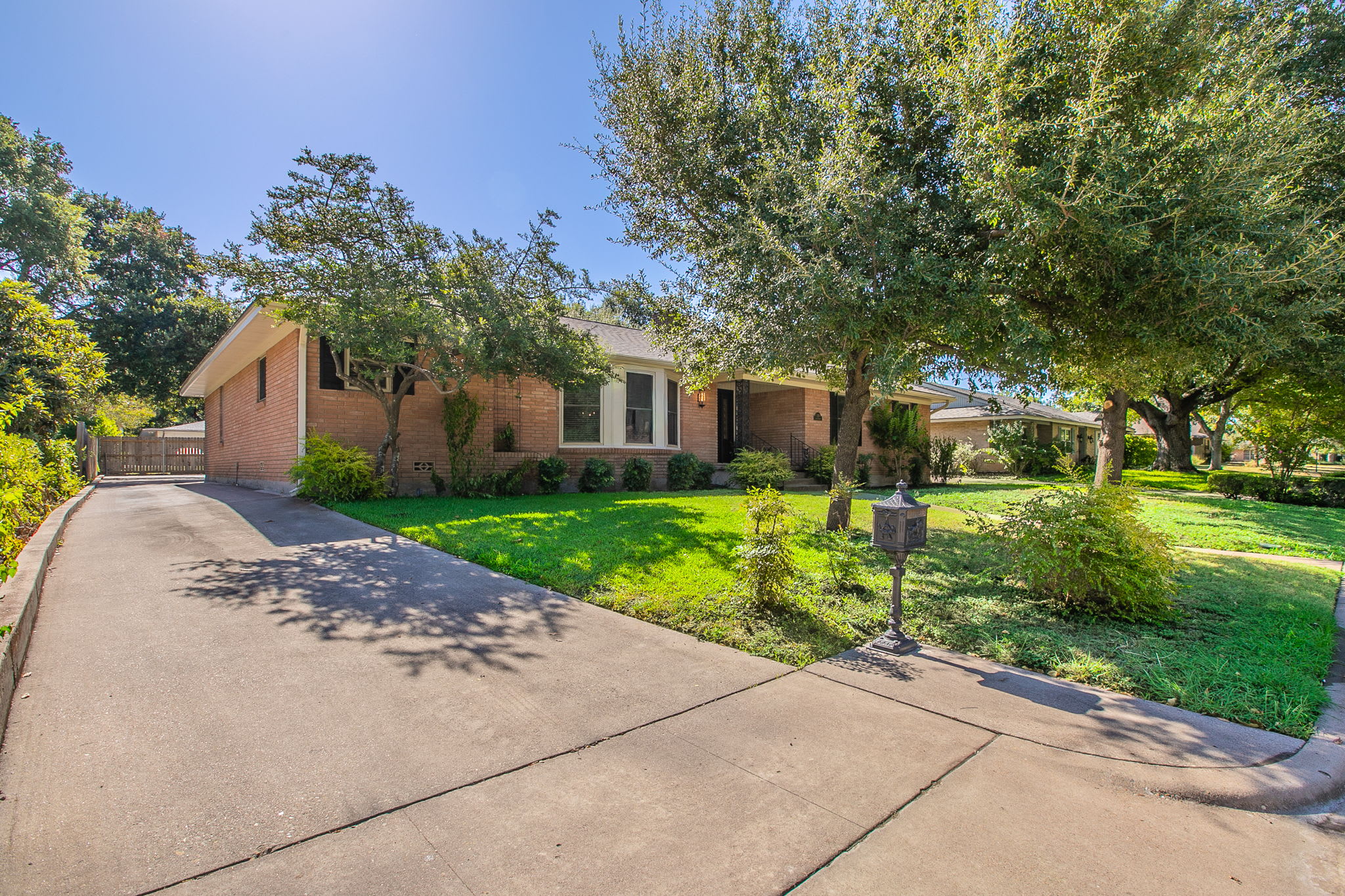 5220 Lake Charles Drive – photo 2