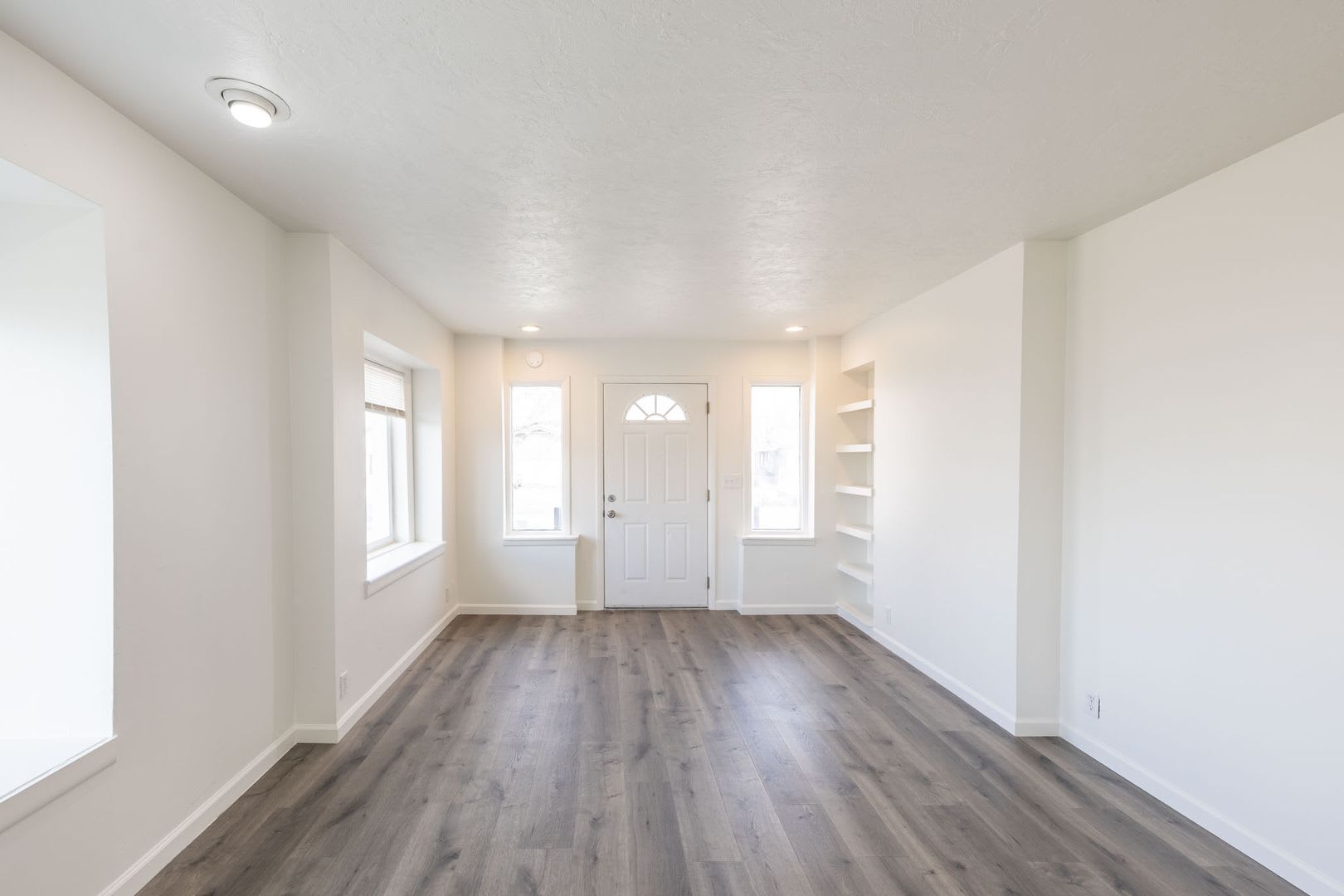 Newly Remodeled 3 Bed Bonus Room 1 Bath Home In Rexburg Fully Fenced Yard – photo 4