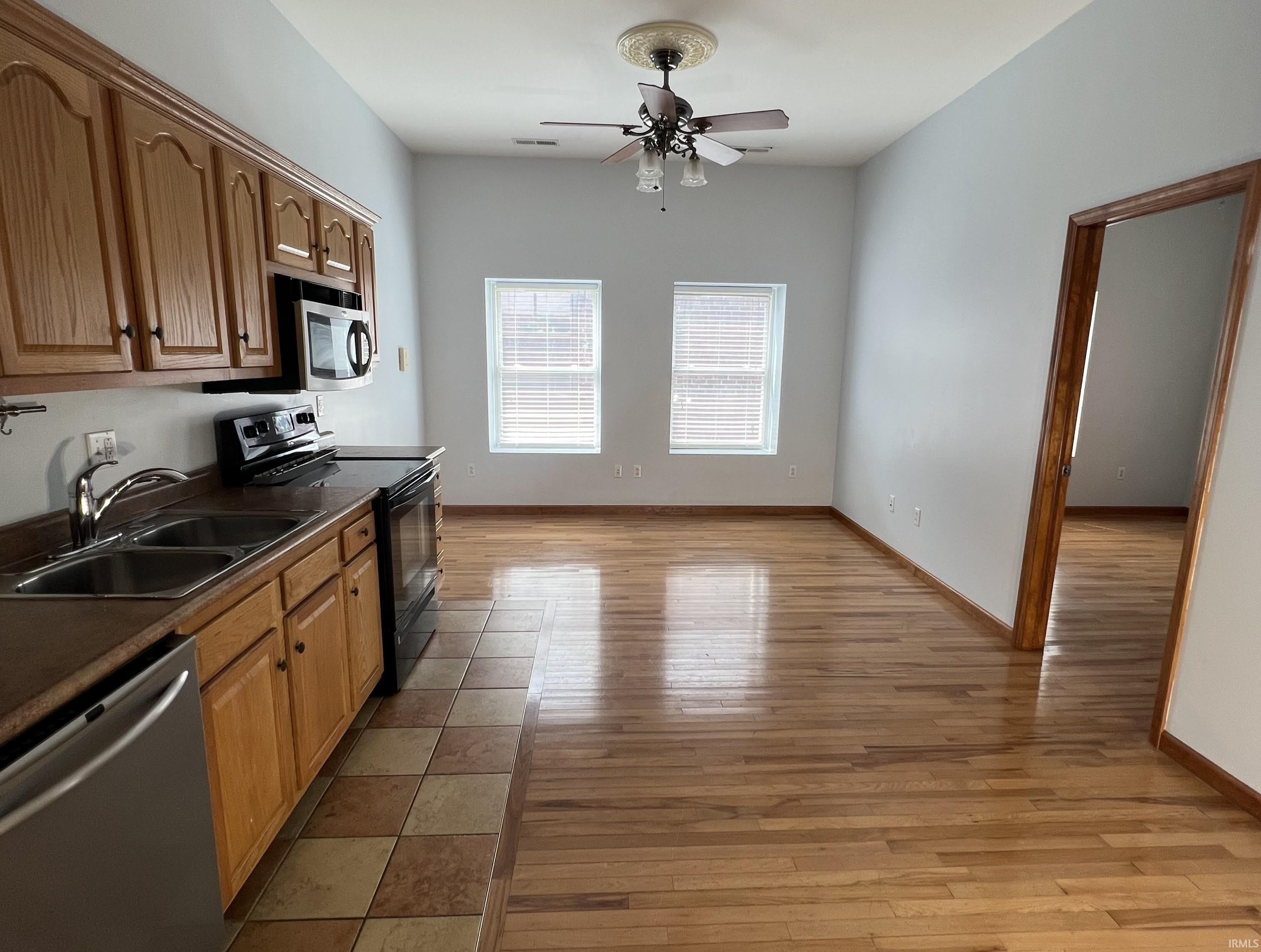 110 W 6th Street – photo 2