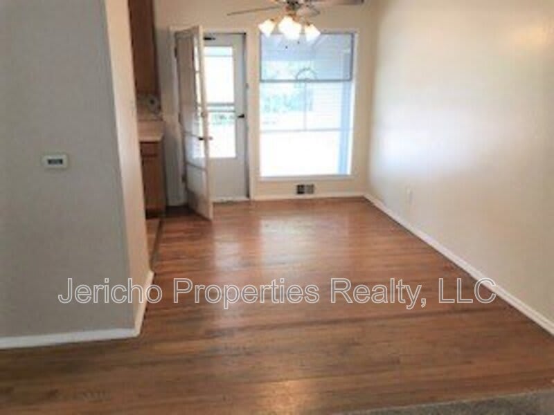 1310 S. Grape Street – photo 2