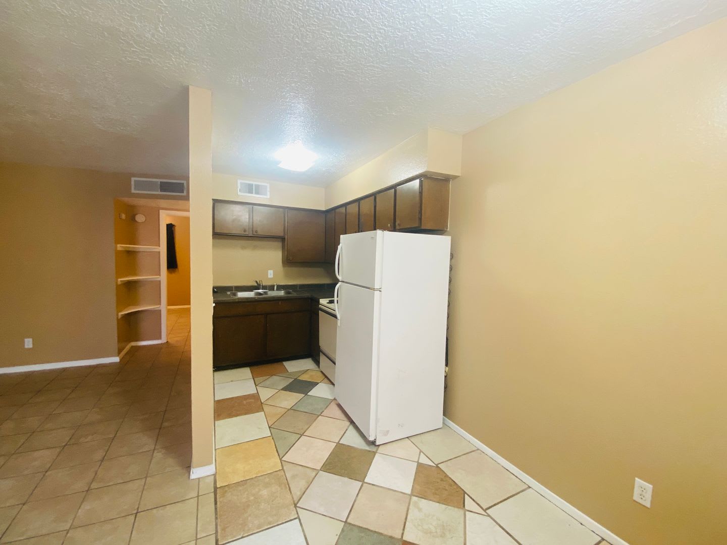 1 Bedroom 1 bath unit available now! – photo 4