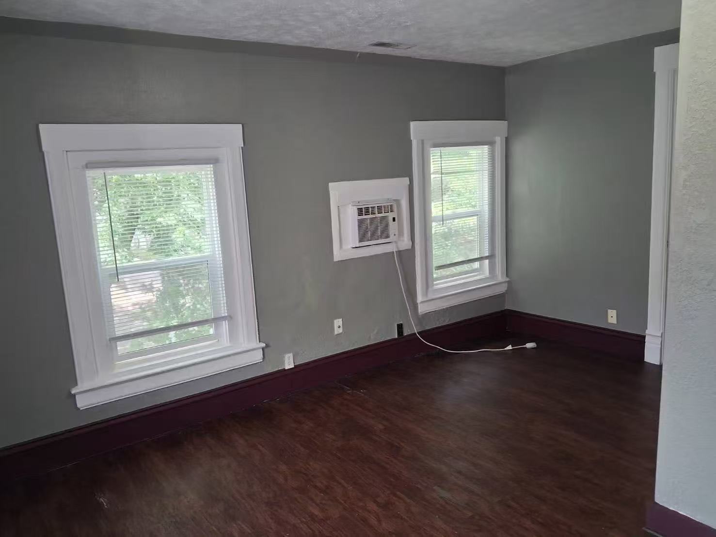121 S Glenwood Ave – photo 2