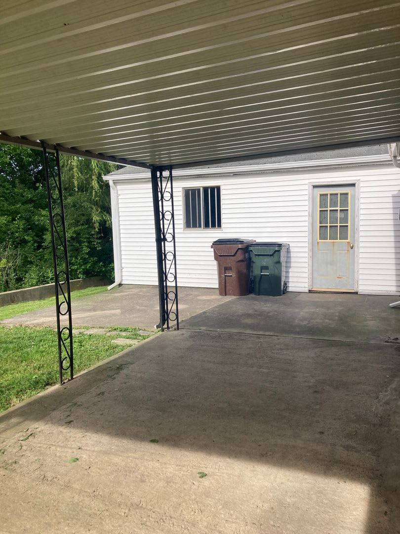 Must See! Large 3 Bedroom, 2 Bath Ranch Home in Englewood w/Large Detached Garage – photo 3