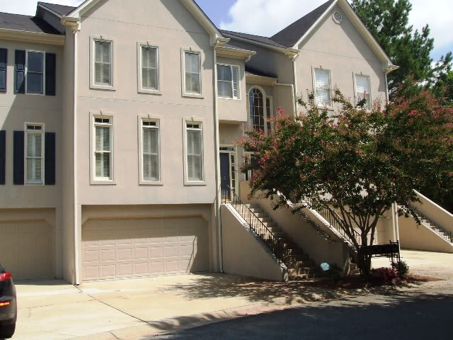 2562 Oakwood Trace SE – photo 1