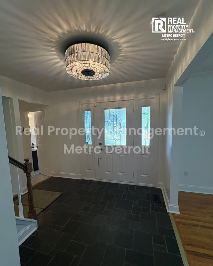 4-Bedroom Single-Family Home in Troy, Michigan – photo 2