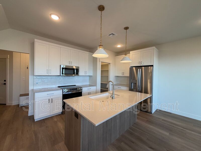 614 E Hemsworth Ln – photo 1